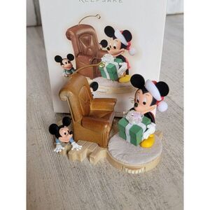 Hallmark Hide 'n' Peak Mickey Mouse 2007 Disney ornament Xmas